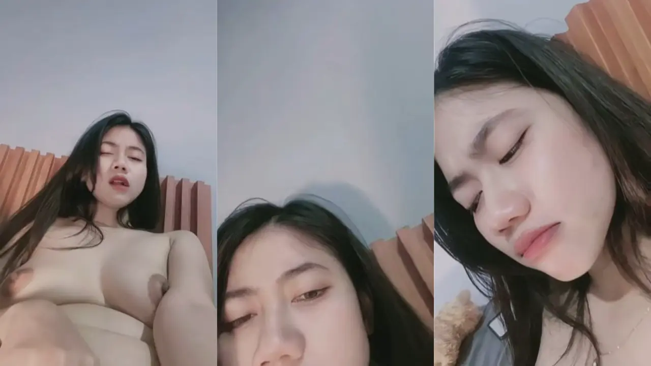 Cewek cantik putih mulus sange kurang belaian akhirnya colme...